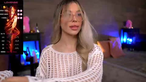 Snapshot of kyliejoyce chatting on 02.24.25 Kylie online show from 02.24.25