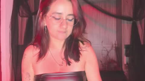 K Y L I E online show from 12.19.25