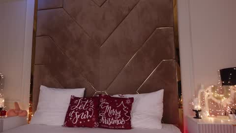 Snapshot of kylievee chatting on 12.30.24 Kylie online show from 12.30.24