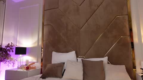 Snapshot of kylievee chatting on 02.13.25 Kylie online show from 02.13.25