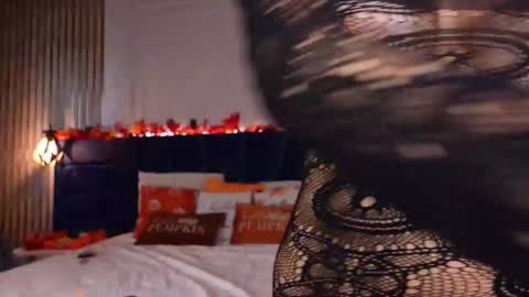 Snapshot of kylievee chatting on 10.20.25 Kylie online show from 10.20.25