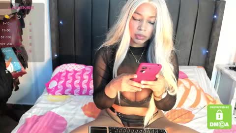 Snapshot of kyliewhiteboobs chatting on 02.10.25 kylie white boobs online show from 02.10.25