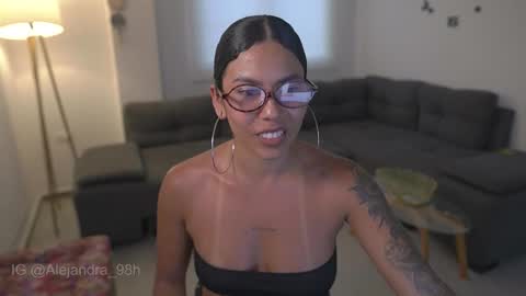 schedule 300 pm - 1100pm colombia time online show from 09.17.25