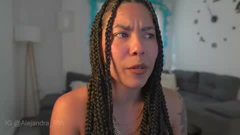 schedule 300 pm - 1100pm colombia time online show from 12.16.25