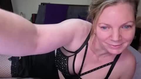 l4dyc4pricorn76 online show from 02.12.26