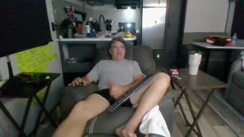 Snapshot of l8tniter chatting on 10.14.25 l8tniter online show from 10.14.25