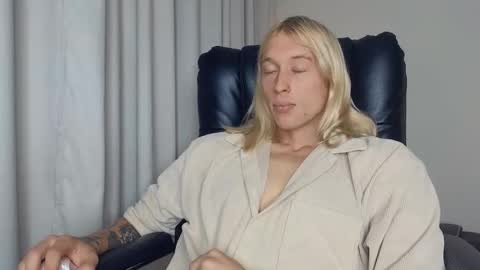 Snapshot of l_adonis_l chatting on 09.13.25 Adonis online show from 09.13.25