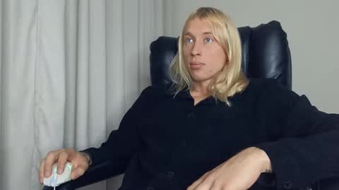 Snapshot of l_adonis_l chatting on 09.15.25 Adonis online show from 09.15.25