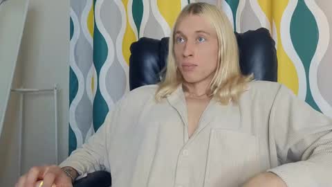 Snapshot of l_adonis_l chatting on 09.28.25 Adonis online show from 09.28.25