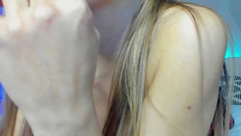 Snapshot of laangelsa chatting on 01.05.25 LaAngel online show from 01.05.25