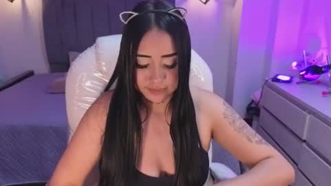 Snapshot of laara_croft chatting on 06.15.26 L A R A online show from 06.15.26