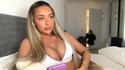 Lacey  online show from 05.01.26