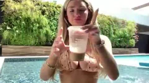 Lacey Thomas online show from 10.10.25