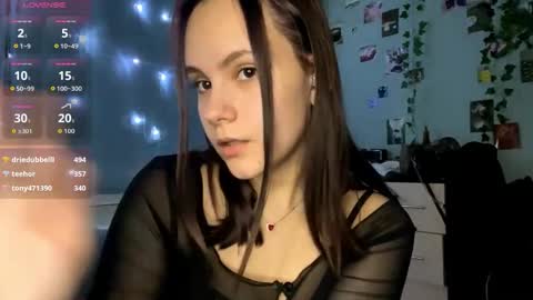 Snapshot of lacivierling chatting on 10.25.25 Sarah online show from 10.25.25