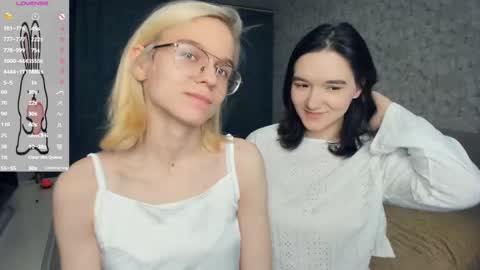 Violet and Isabel online show from 05.11.26