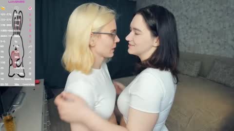 Violet and Isabel online show from 05.13.26
