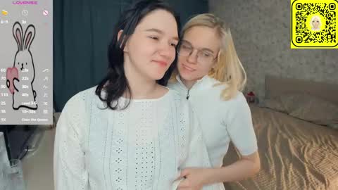 Violet and Isabel online show from 05.30.26