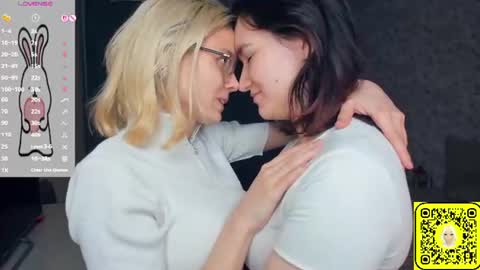 Violet and Isabel online show from 06.14.26