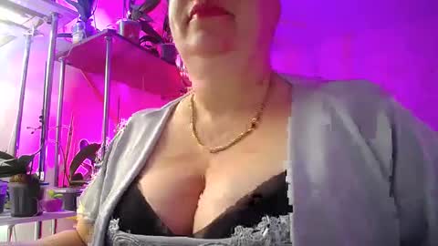 Lady Gloria online show from 01.23.25