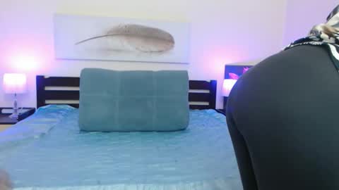 Snapshot of lady_milf_hot chatting on 12.21.25 Sofi online show from 12.21.25