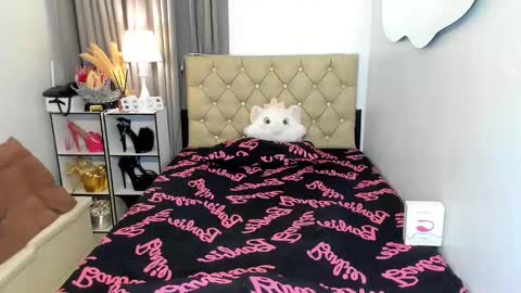 lady_moriseth online show from 01.19.25