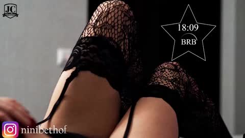 Snapshot of lady_ni chatting on 02.11.25 700 1300 -5 online show from 02.11.25