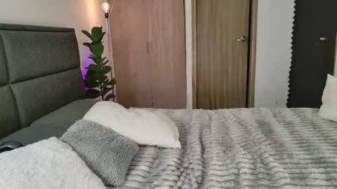 Snapshot of lady_ni chatting on 09.24.25    700  1300 -5 online show from 09.24.25