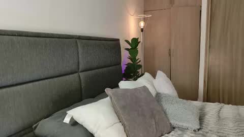 Snapshot of lady_ni chatting on 09.25.25    700  1300 -5 online show from 09.25.25