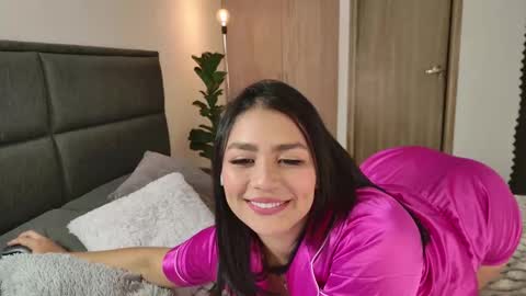 Snapshot of lady_ni chatting on 10.11.25    700  1300 -5 online show from 10.11.25