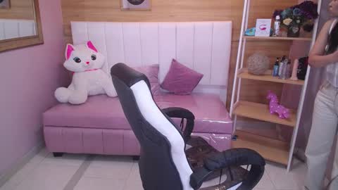Snapshot of lady_violet_bridgerton_a chatting on 02.06.25 Lady Violet Bridgerton online show from 02.06.25