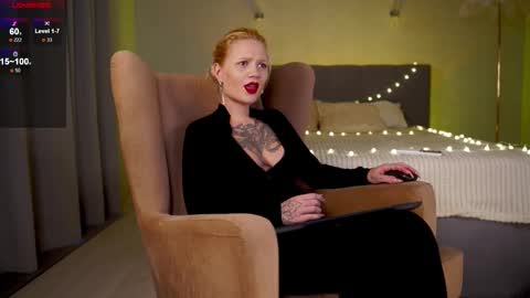 Snapshot of lady_vivian chatting on 10.18.25 Vi online show from 10.18.25