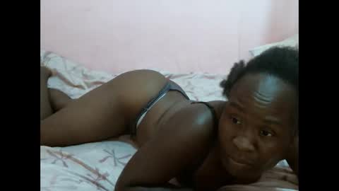 Snapshot of ladyanniee chatting on 01.16.25 Essy online show from 01.16.25