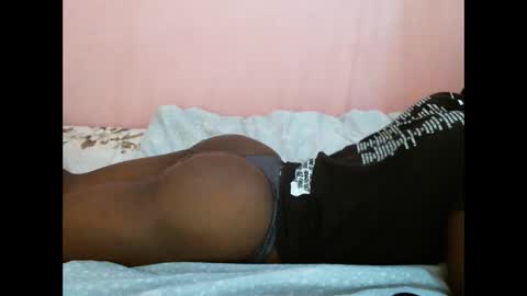 Snapshot of ladyanniee chatting on 01.22.25 Essy online show from 01.22.25