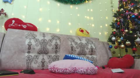 Snapshot of ladybigsmile chatting on 01.04.25 Sima Ladybigsmile online show from 01.04.25