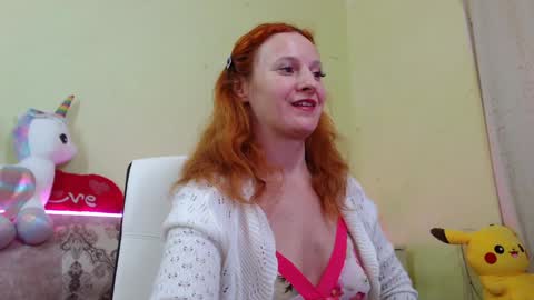 Snapshot of ladybigsmile chatting on 02.09.25 Sima Ladybigsmile online show from 02.09.25