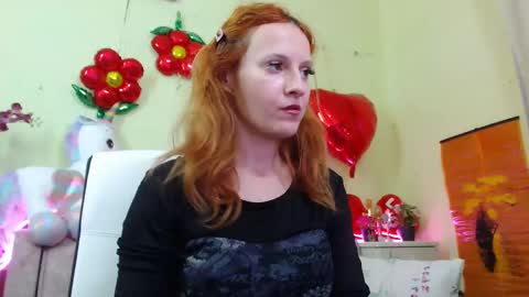 Snapshot of ladybigsmile chatting on 02.19.25 Sima Ladybigsmile online show from 02.19.25
