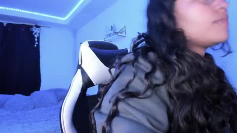 Snapshot of ladybrown_16 chatting on 12.19.24 Lady online show from 12.19.24