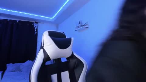 Snapshot of ladybrown_16 chatting on 12.22.24 Lady online show from 12.22.24