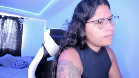 Snapshot of ladybrown_16 chatting on 12.22.24 Lady online show from 12.22.24