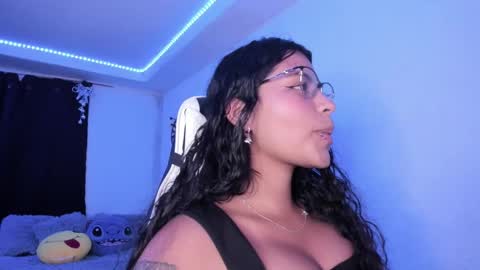 Snapshot of ladybrown_16 chatting on 12.25.24 Lady online show from 12.25.24