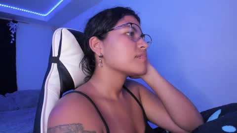 Snapshot of ladybrown_16 chatting on 12.27.24 Lady online show from 12.27.24