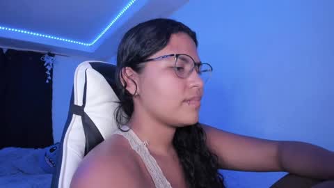 Snapshot of ladybrown_16 chatting on 12.30.24 Lady online show from 12.30.24