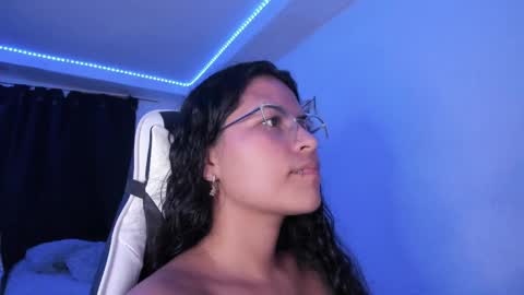 Snapshot of ladybrown_16 chatting on 01.21.25 Lady online show from 01.21.25