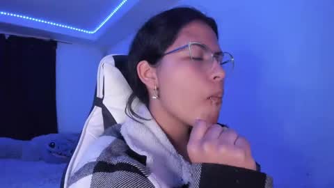 Snapshot of ladybrown_16 chatting on 01.22.25 Lady online show from 01.22.25