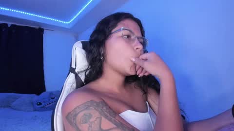 Snapshot of ladybrown_16 chatting on 01.23.25 Lady online show from 01.23.25