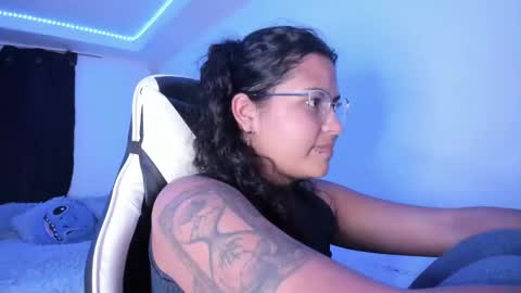 Snapshot of ladybrown_16 chatting on 01.25.25 Lady online show from 01.25.25