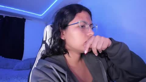 Snapshot of ladybrown_16 chatting on 01.29.25 Lady online show from 01.29.25