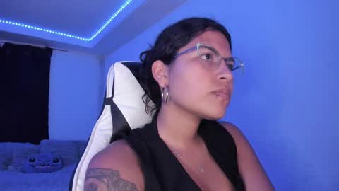 Snapshot of ladybrown_16 chatting on 01.30.25 Lady online show from 01.30.25