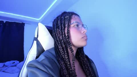 Snapshot of ladybrown_16 chatting on 02.13.25 Lady online show from 02.13.25