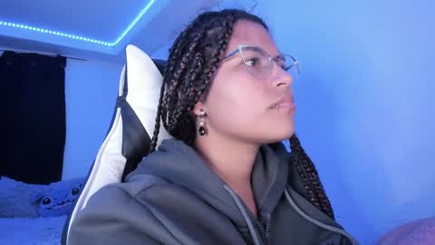 Snapshot of ladybrown_16 chatting on 02.14.25 Lady online show from 02.14.25